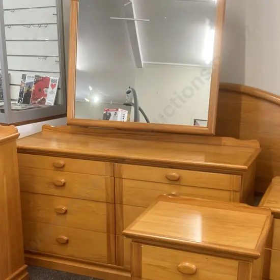 Rimu Dressing Table, 6 Large & 2 Small Drawers With Curved Top To Mirror, H170 L137 D42cm
