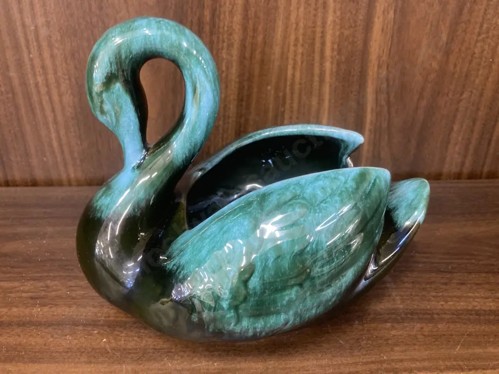 Blue Mountain Pottery Vintage High Gloss Black/Traditional Green Hues Swan Planter 70’s, 15 x 20cm Image 1++