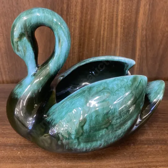Blue Mountain Pottery Vintage High Gloss Black/Traditional Green Hues Swan Planter 70’s, 15 x 20cm