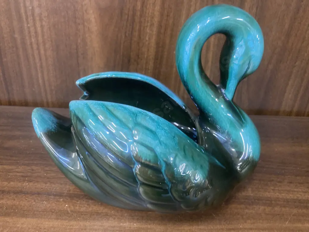 Blue Mountain Pottery Vintage High Gloss Black/Traditional Green Hues Swan Planter 70’s, 15 x 20cm Image 1++