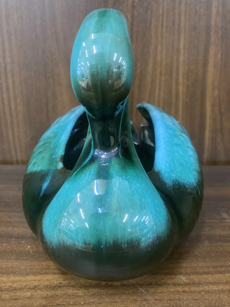 Blue Mountain Pottery Vintage High Gloss Black/Traditional Green Hues Swan Planter 70’s, 15 x 20cm Image 1++