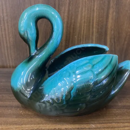 Blue Mountain Pottery Vintage High Gloss Black/Traditional Green Hues Swan Planter 70’s, 15 x 20cm