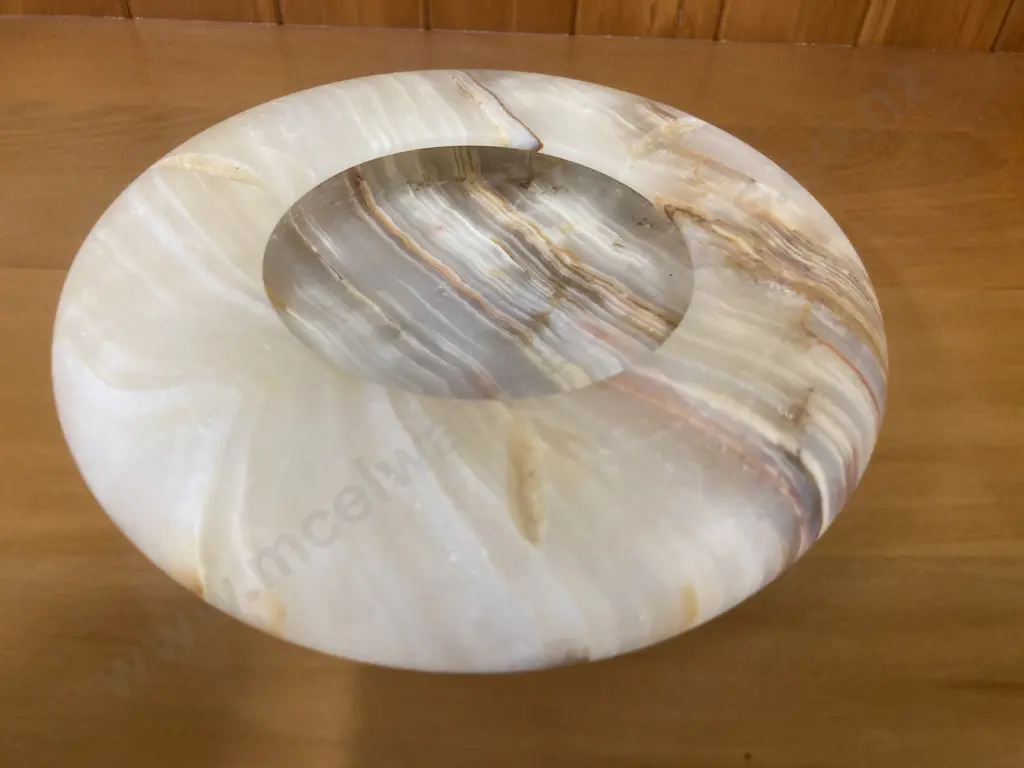 Vintage Mottled Cream Onyx Ashtray, Dia 18cm Image 1++