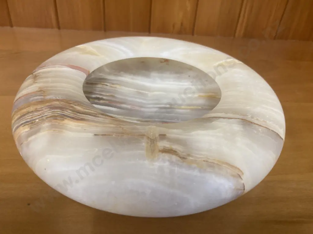 Vintage Mottled Cream Onyx Ashtray, Dia 18cm Image 1++