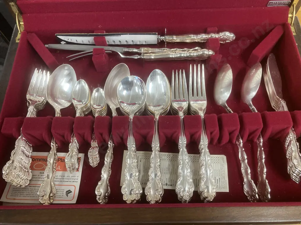 Oneida Mansion House Community Plate Cutlery, 87 Pieces In Mahogany Canteen Image 1++