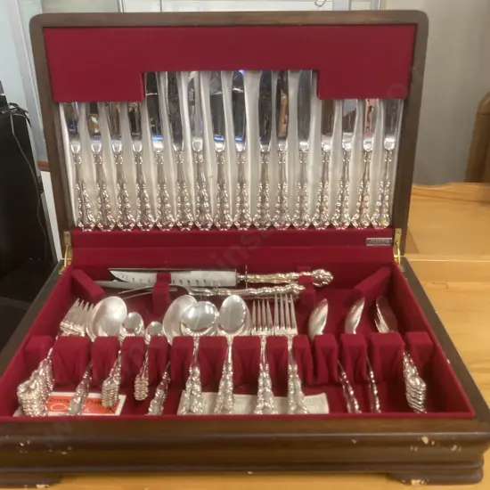 Oneida Mansion House Community Plate Cutlery, 87 Pieces In Mahogany Canteen