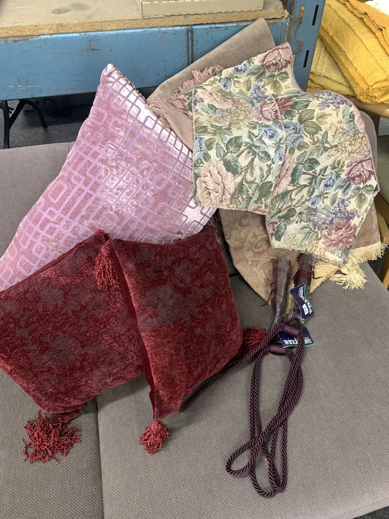Selection of Linen Including Rectangular & Square Cushions, Throws, Curtain Tie Backs Etc Image 1++