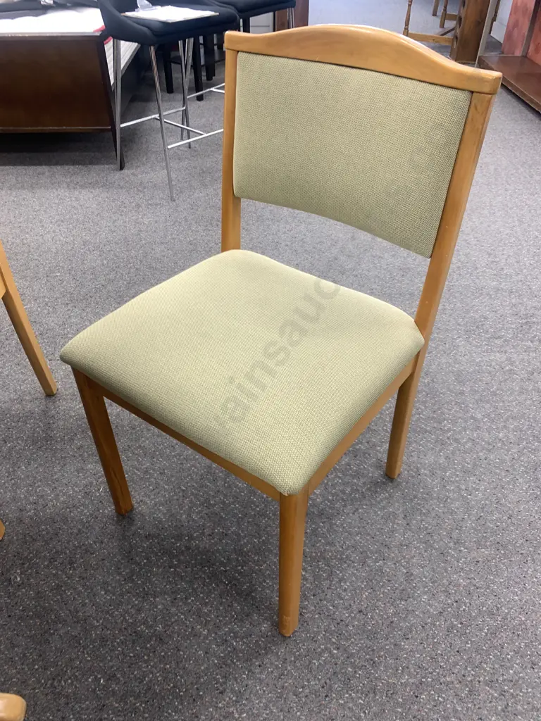 Rimu Oval Extn Dining Table, L1.37m, W1m With 4 Rimu Framed Curved Back Dining Chairs, Khaki Green Fabric Image 1++