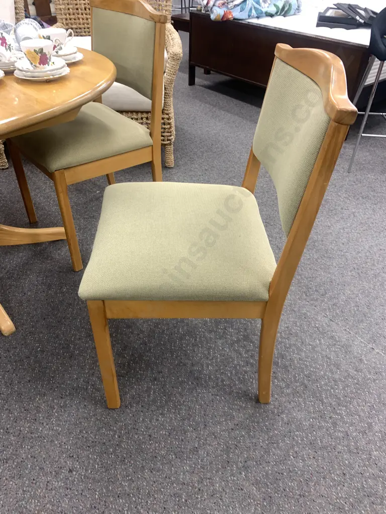 Rimu Oval Extn Dining Table, L1.37m, W1m With 4 Rimu Framed Curved Back Dining Chairs, Khaki Green Fabric Image 1++