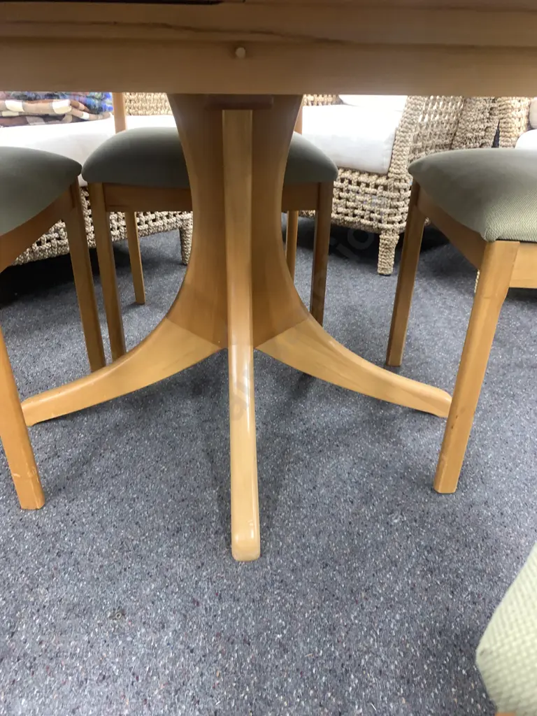 Rimu Oval Extn Dining Table, L1.37m, W1m With 4 Rimu Framed Curved Back Dining Chairs, Khaki Green Fabric Image 1++