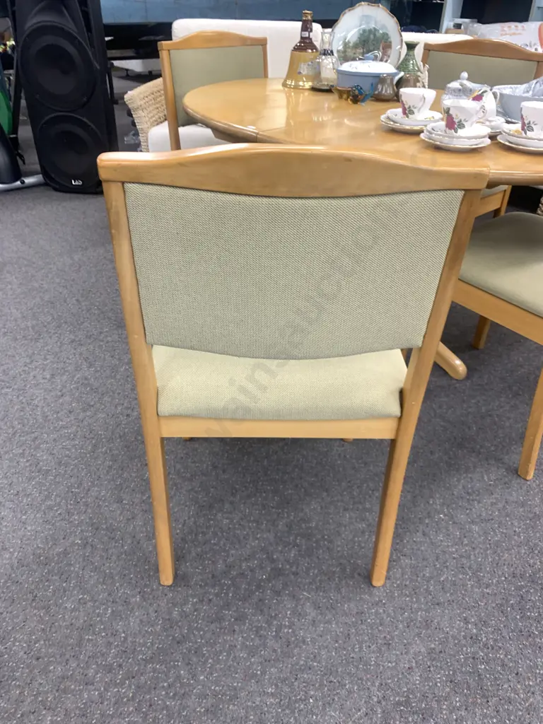Rimu Oval Extn Dining Table, L1.37m, W1m With 4 Rimu Framed Curved Back Dining Chairs, Khaki Green Fabric Image 1++