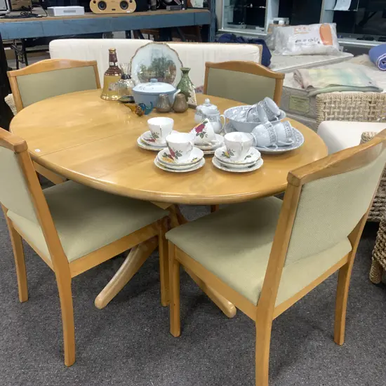 Rimu Oval Extn Dining Table, L1.37m, W1m With 4 Rimu Framed Curved Back Dining Chairs, Khaki Green Fabric