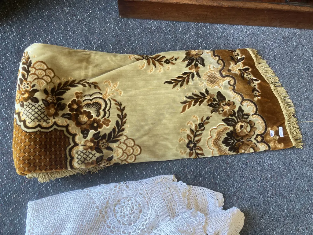 Vintage Large Oval Table Cloths x2 Image 1++