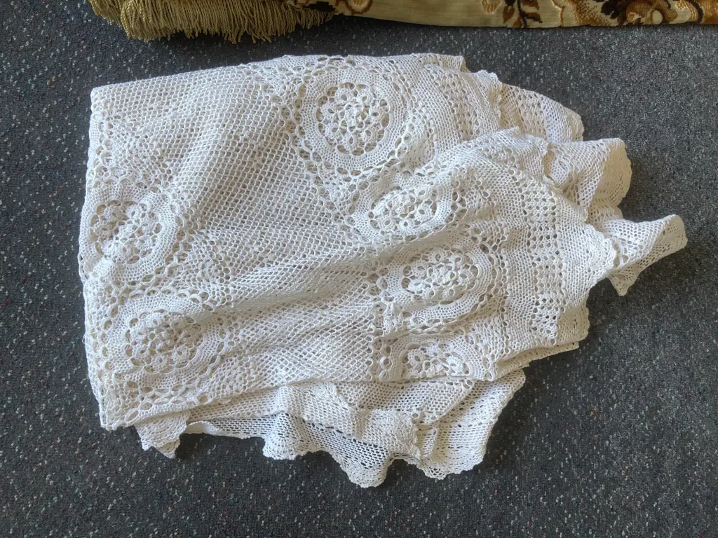 Vintage Large Oval Table Cloths x2 Image 1++