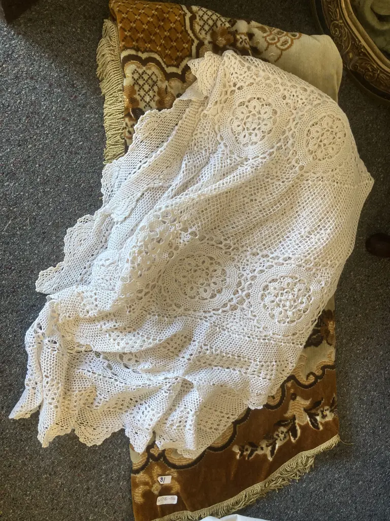 Vintage Large Oval Table Cloths x2 Image 1++