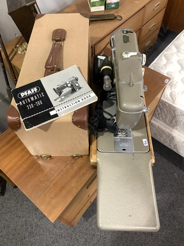 Vintage Pfaff Automatic 230 Sewing machine In Case With Instruction Manual Image 1++