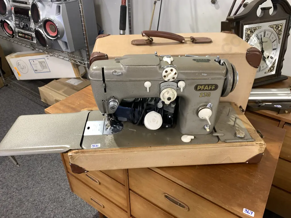 Vintage Pfaff Automatic 230 Sewing machine In Case With Instruction Manual Image 1++