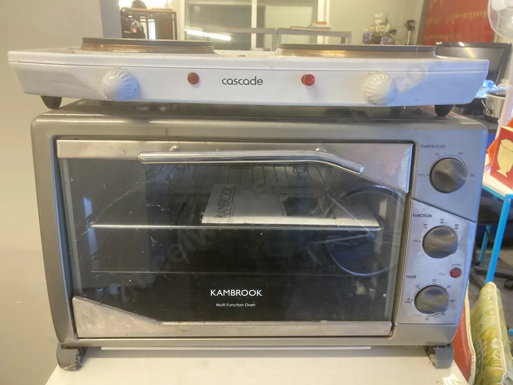 Kambrook Multi Function 25L Mini Oven & Cascade Double Solid Hotplate Image 1++