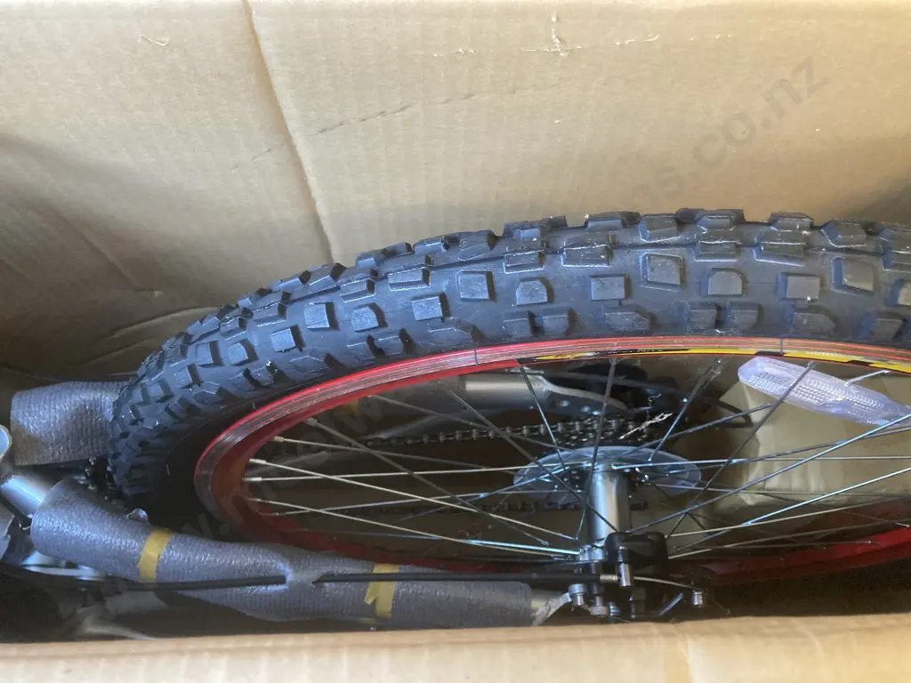Mountain Bike Flatpacked In Box, RACER? Brand, Model BIK010, Cross Country / Racer, 19" / 26" - 21 Speed Image 1++
