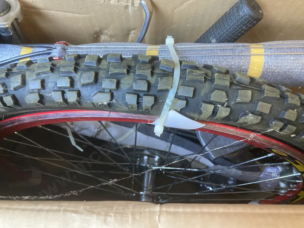 Mountain Bike Flatpacked In Box, RACER? Brand, Model BIK010, Cross Country / Racer, 19" / 26" - 21 Speed Image 1++