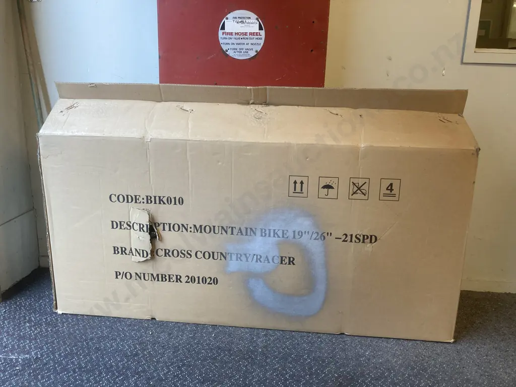 Mountain Bike Flatpacked In Box, RACER? Brand, Model BIK010, Cross Country / Racer, 19" / 26" - 21 Speed Image 1++