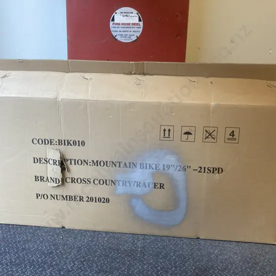 Mountain Bike Flatpacked In Box, RACER? Brand, Model BIK010, Cross Country / Racer, 19" / 26" - 21 Speed