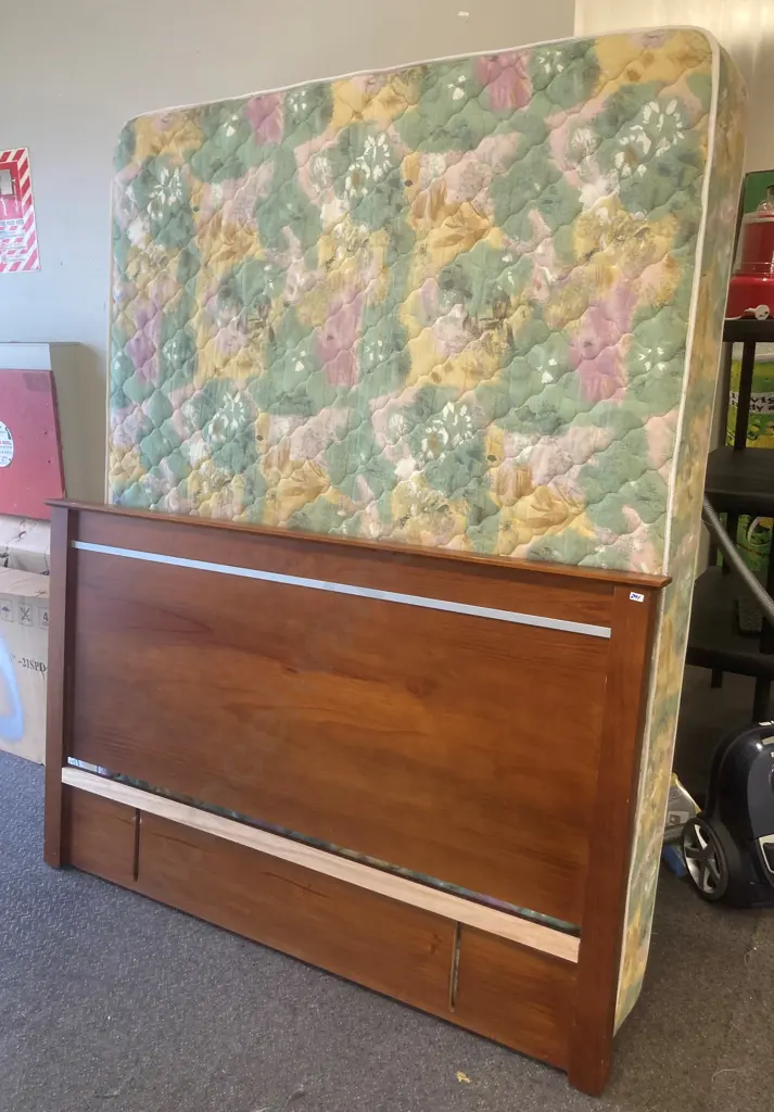 Queensize Bed Green Pink Floral Pattern Pine Head Board With Brushed Chrome Detail L 1.6m Image 1++