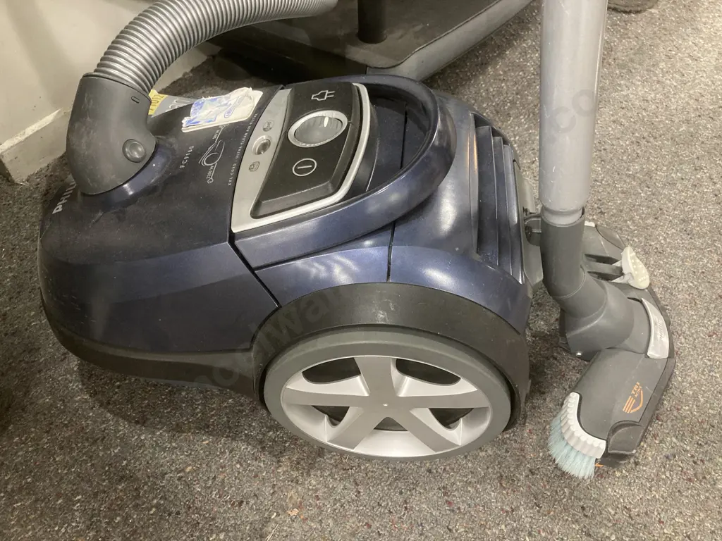 Philips FC9160 Vacuum Cleaner, 2200 Watts Image 1++