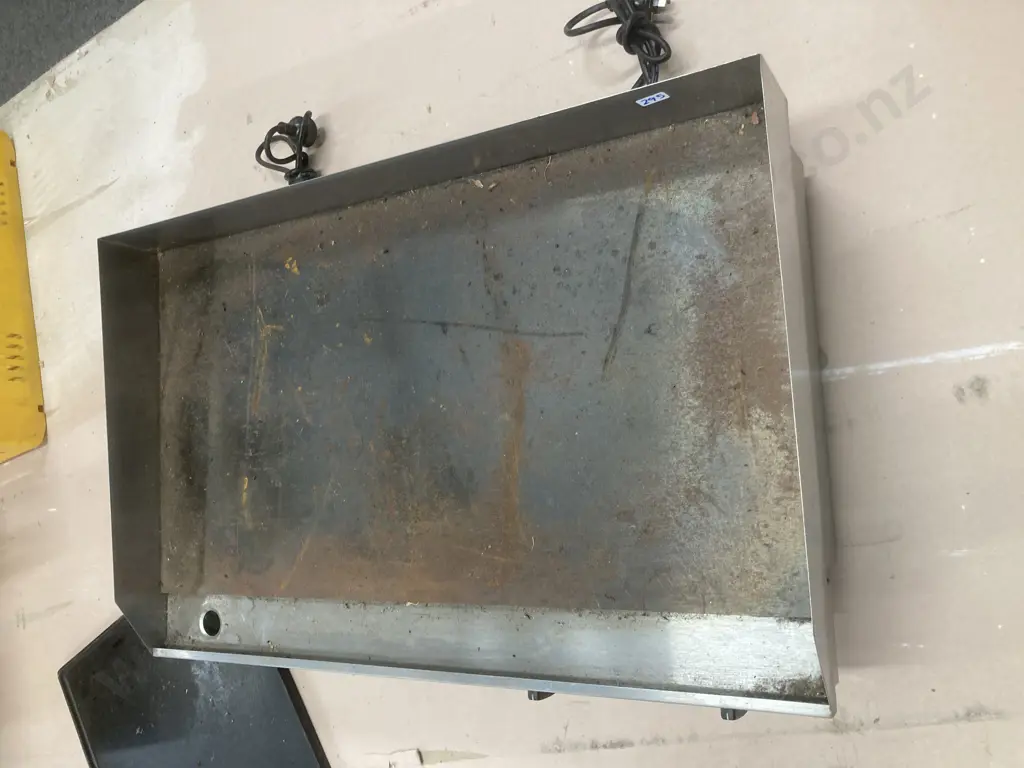 Cater Master Commercial Benchtop Hot Plate / Griddle  730 x470 x245 mm Model Tt-WE102 4400 Watts Image 1++