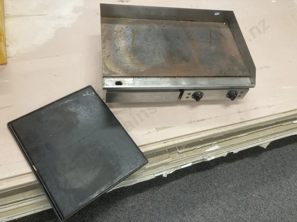 Cater Master Commercial Benchtop Hot Plate / Griddle  730 x470 x245 mm Model Tt-WE102 4400 Watts Image 1++