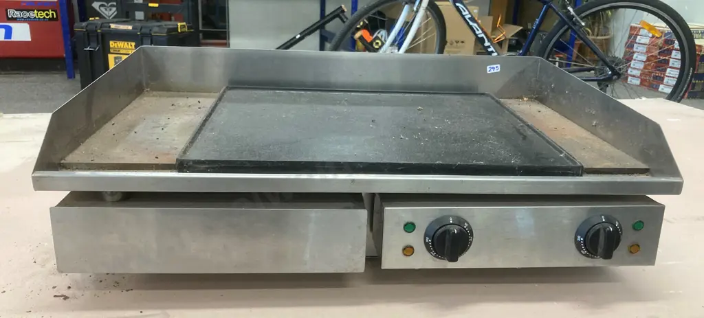 Cater Master Commercial Benchtop Hot Plate / Griddle  730 x470 x245 mm Model Tt-WE102 4400 Watts Image 1++