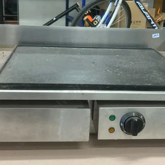 Cater Master Commercial Benchtop Hot Plate / Griddle  730 x470 x245 mm Model Tt-WE102 4400 Watts