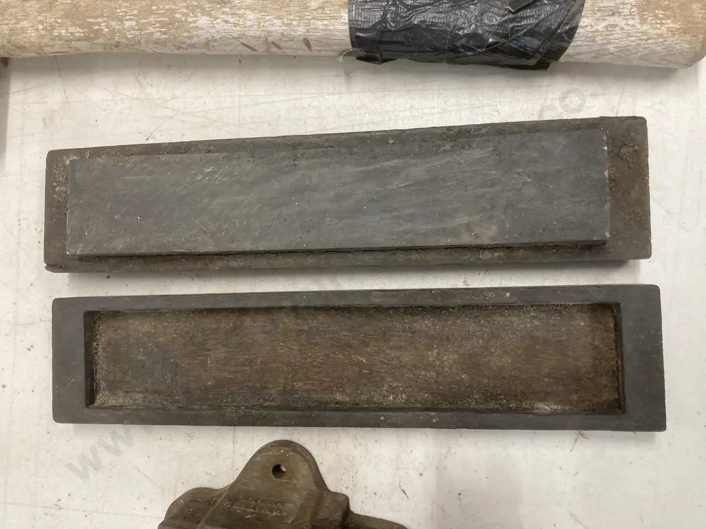 Leaver British made 00B Vice, Blacksmiths Hammer, Sharpening Stone In Wooden Case Image 1++