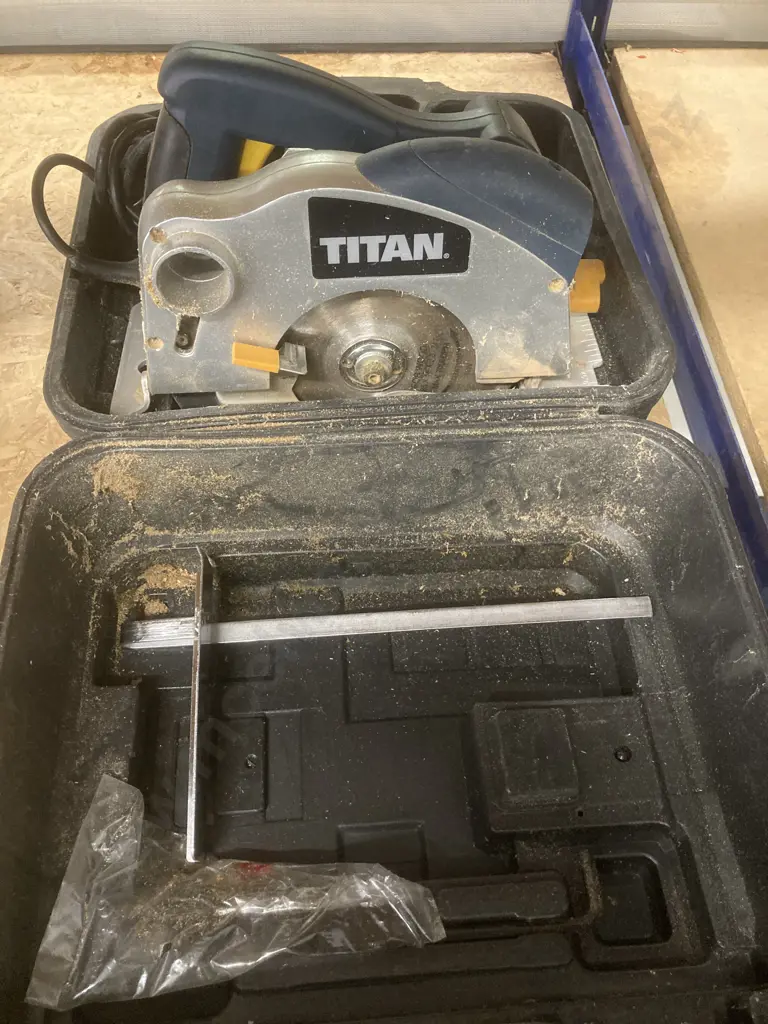 Titan 7 1/4" Circular saw With Laser Guide, Model SF185R2, In Plastic Carry Case (Has a UK Plug) Image 1++