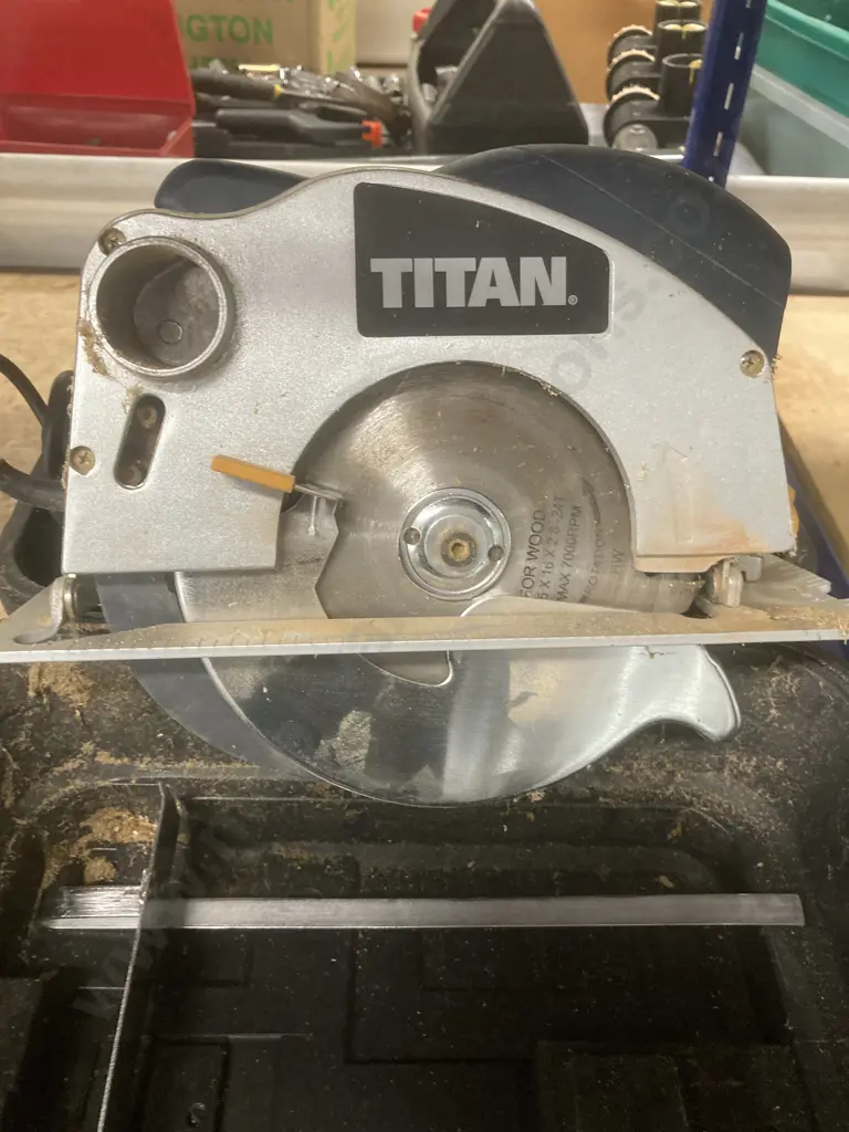 Titan 7 1/4" Circular saw With Laser Guide, Model SF185R2, In Plastic Carry Case (Has a UK Plug) Image 1++