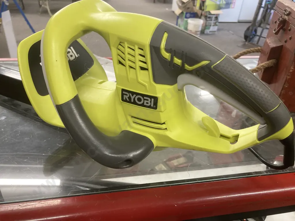 Ryobi Electric Hedge Trimmer, Model RHT5045, 500W With Manual Image 1++