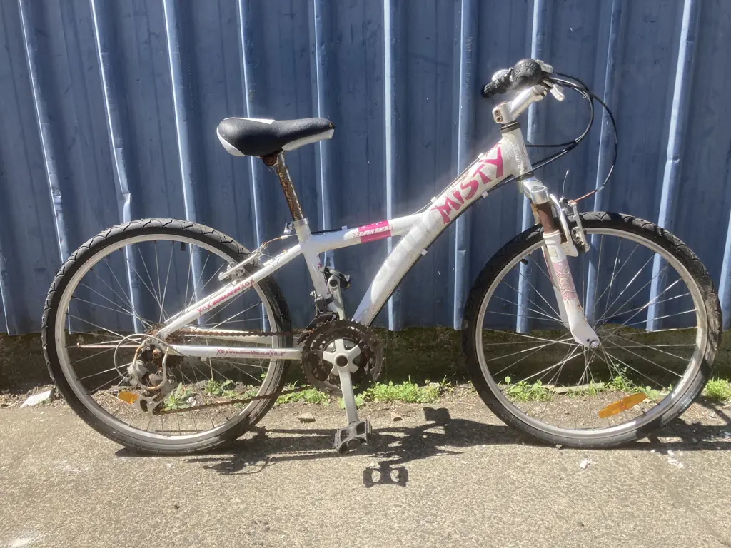 Bauer Misty White & Pink Childs Bike Image 1++