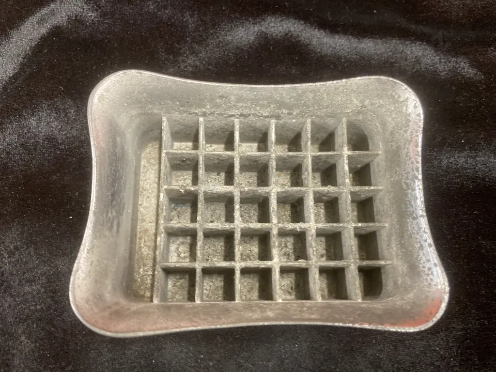 Art Deco Ronson Patented Safety Ashtray Pat Numbers 505833, 536126. L10.5cm, W8cm, D4cm. Image 1++
