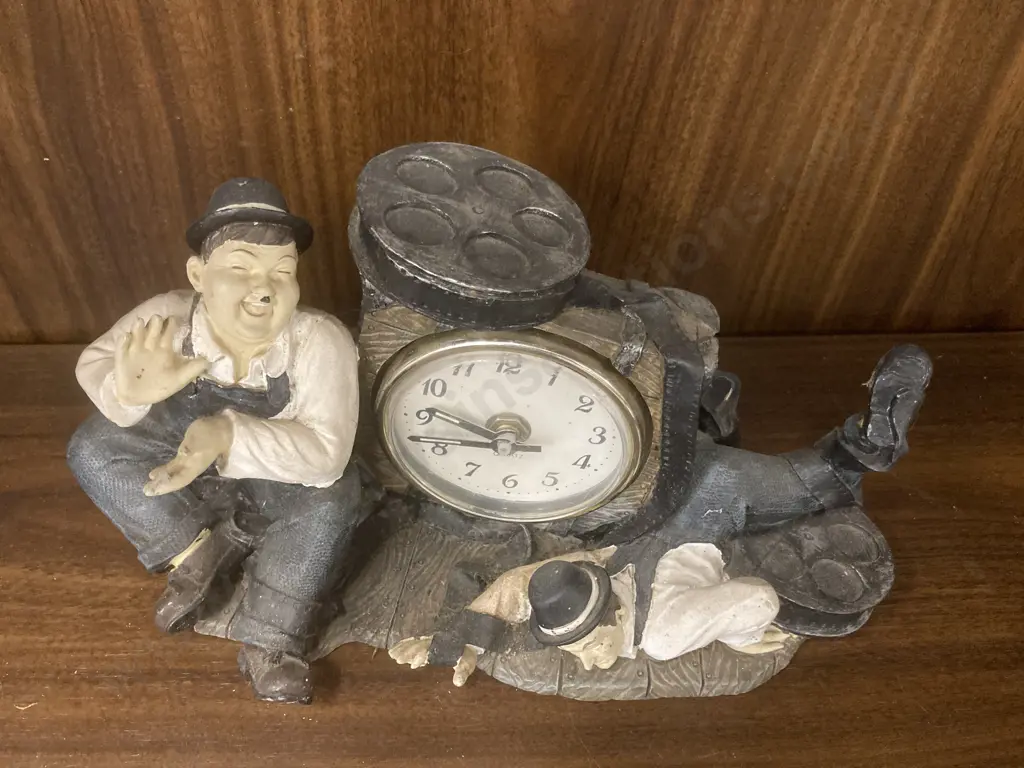 Collectable Laurel & Hardy Mantle Clock, 14 x 27cm, Resin Construction Image 1++