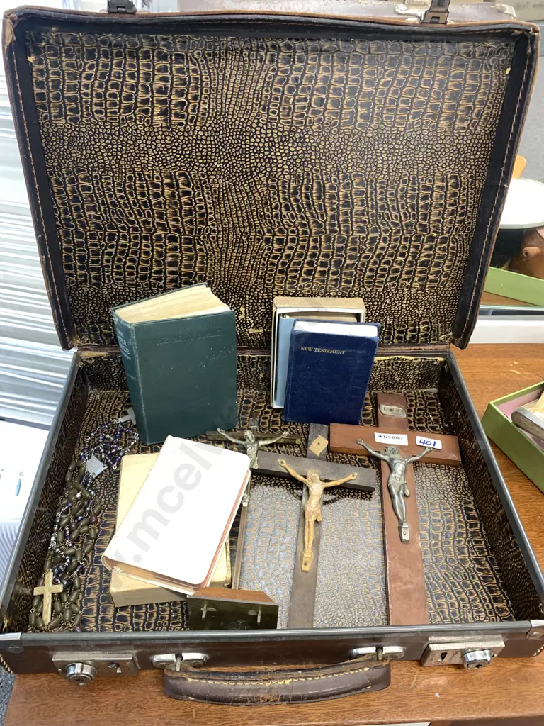 Vintage Leather Case With Selection of Religious Items Image 1++