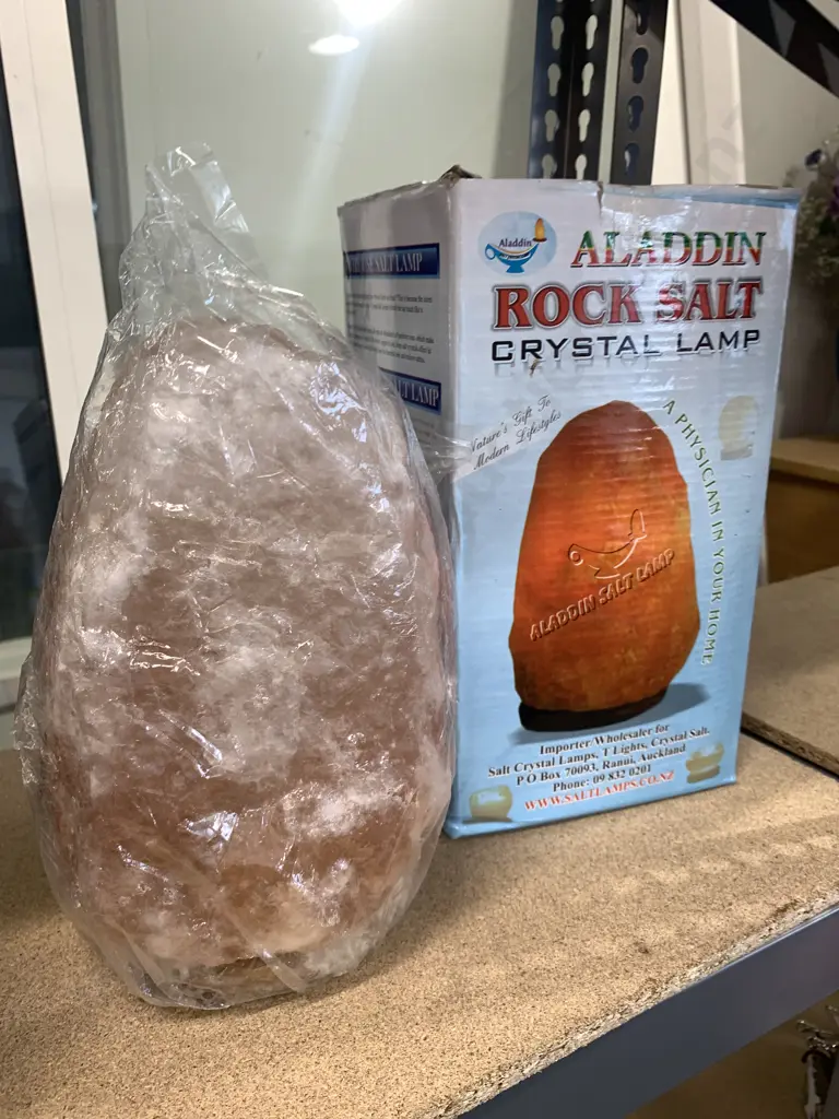 Vintage Aladdin Rock Salt Crystal Lamp H16cm, L22cm. Image 1++