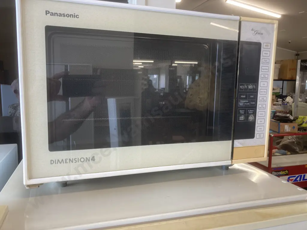 Panasonic Microwave / Convection Oven The Genius Dimension 4 Image 1++