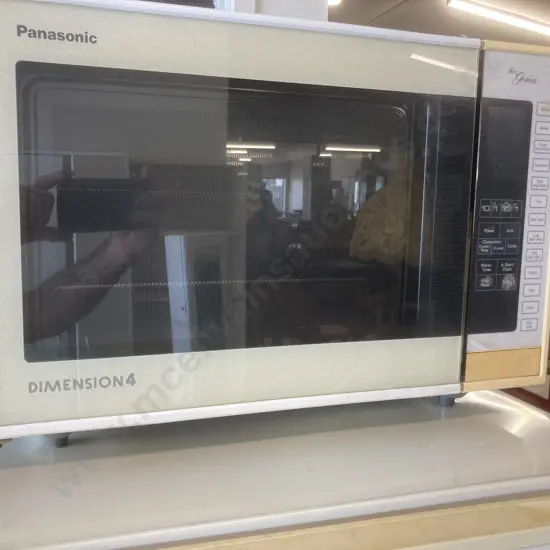 Panasonic Microwave / Convection Oven The Genius Dimension 4