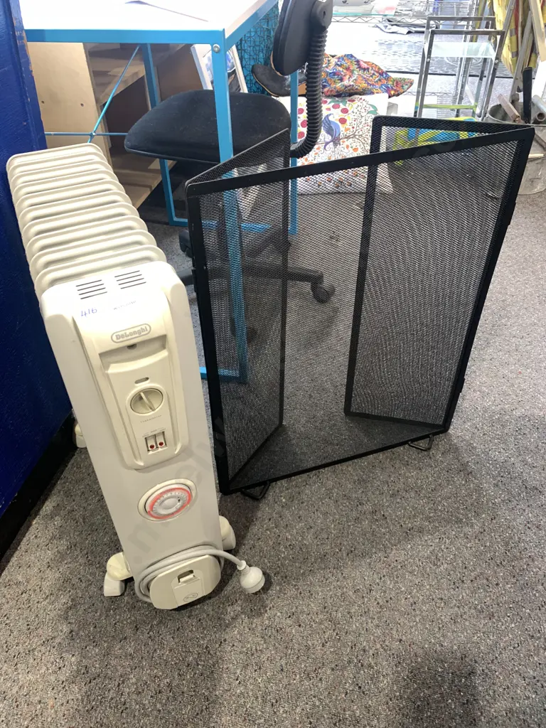 Delonghi 11 Fin Oil Heater, Black Mesh Fire Screen Image 1++