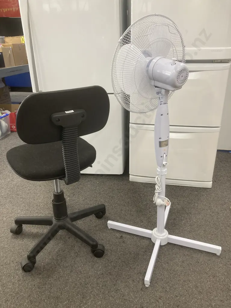 Black Gaslift Desk Chair & White Pedestal Fan Image 1++