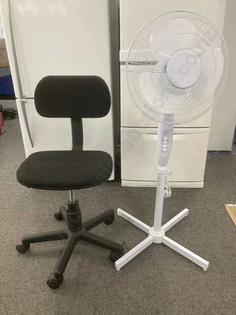 Black Gaslift Desk Chair & White Pedestal Fan Image 1++
