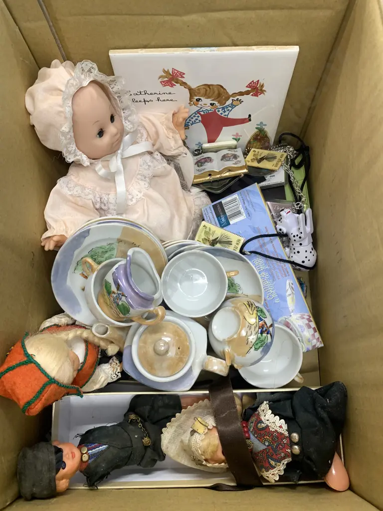 Assorted Vintage Collectables Including Miniature Dolls Etc Image 1++