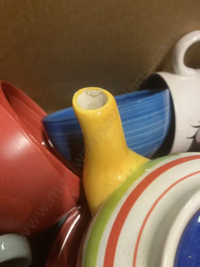 Box lot Crockery, Placemats, Mugs, Tea Pot Etc Image 1++