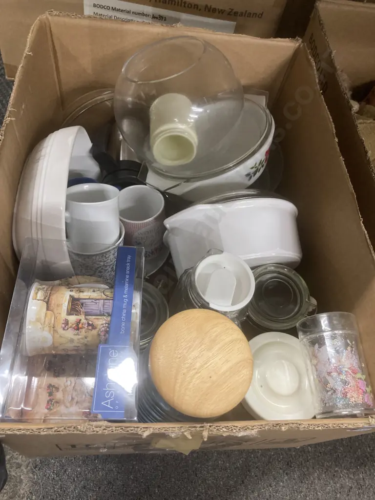 Box Lot of Assorted Casserole Dishes, Jugs, Canisters Etc Image 1++