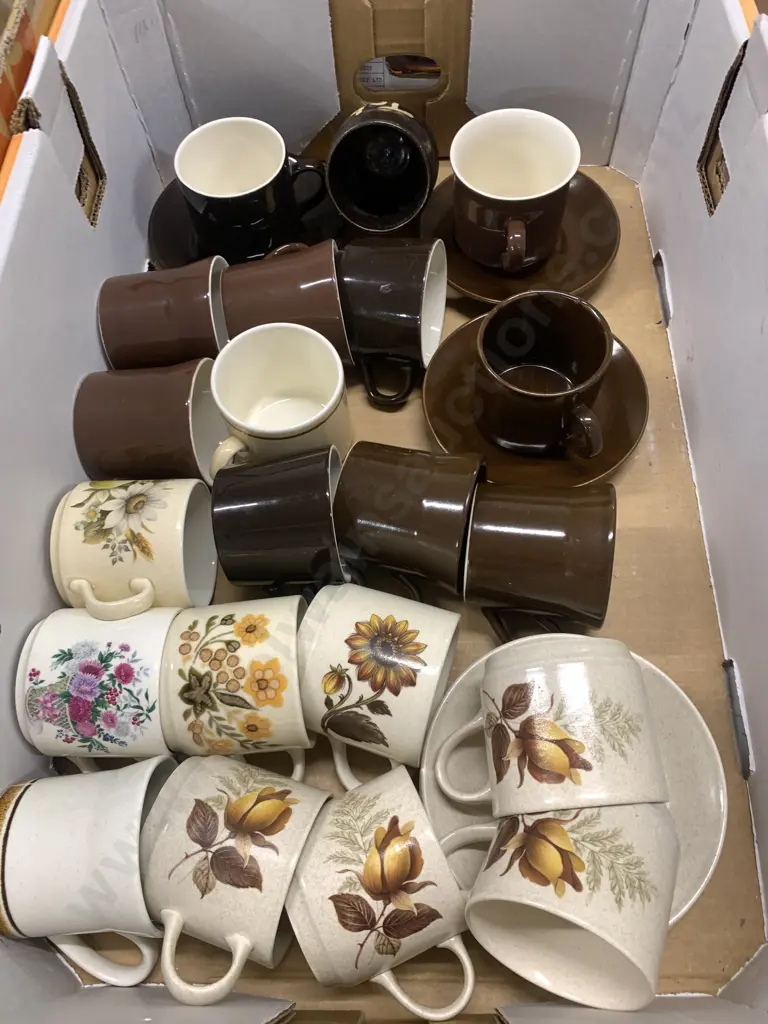 Box Lot Of Crown Lynn Items  Image 1++